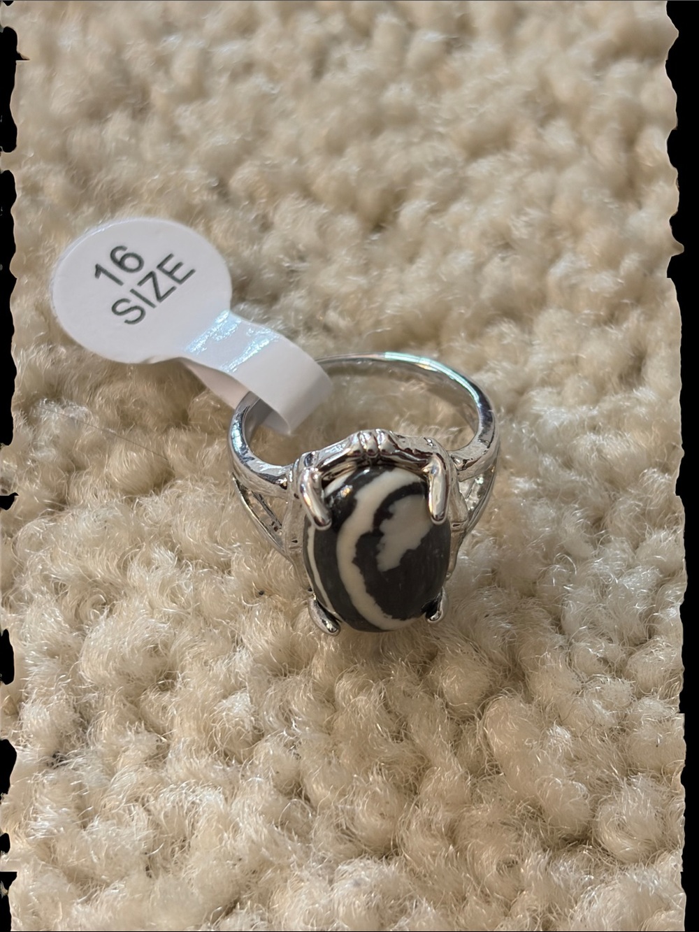 New Silver Tone Black and White Oval Stone Ring - Size 5 1/2 Women’s